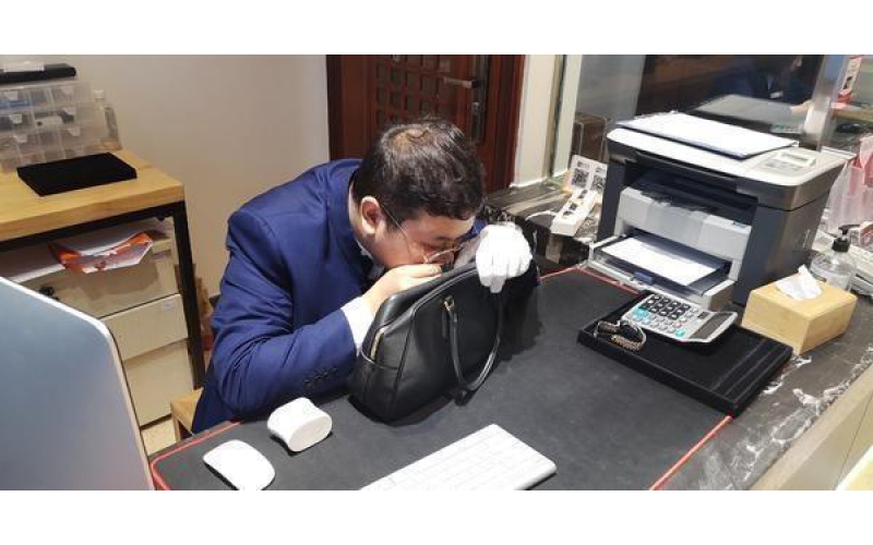 新聞追蹤：南京典當(dāng)業(yè)協(xié)會(huì)回應(yīng)“1300萬奢侈品失蹤案”